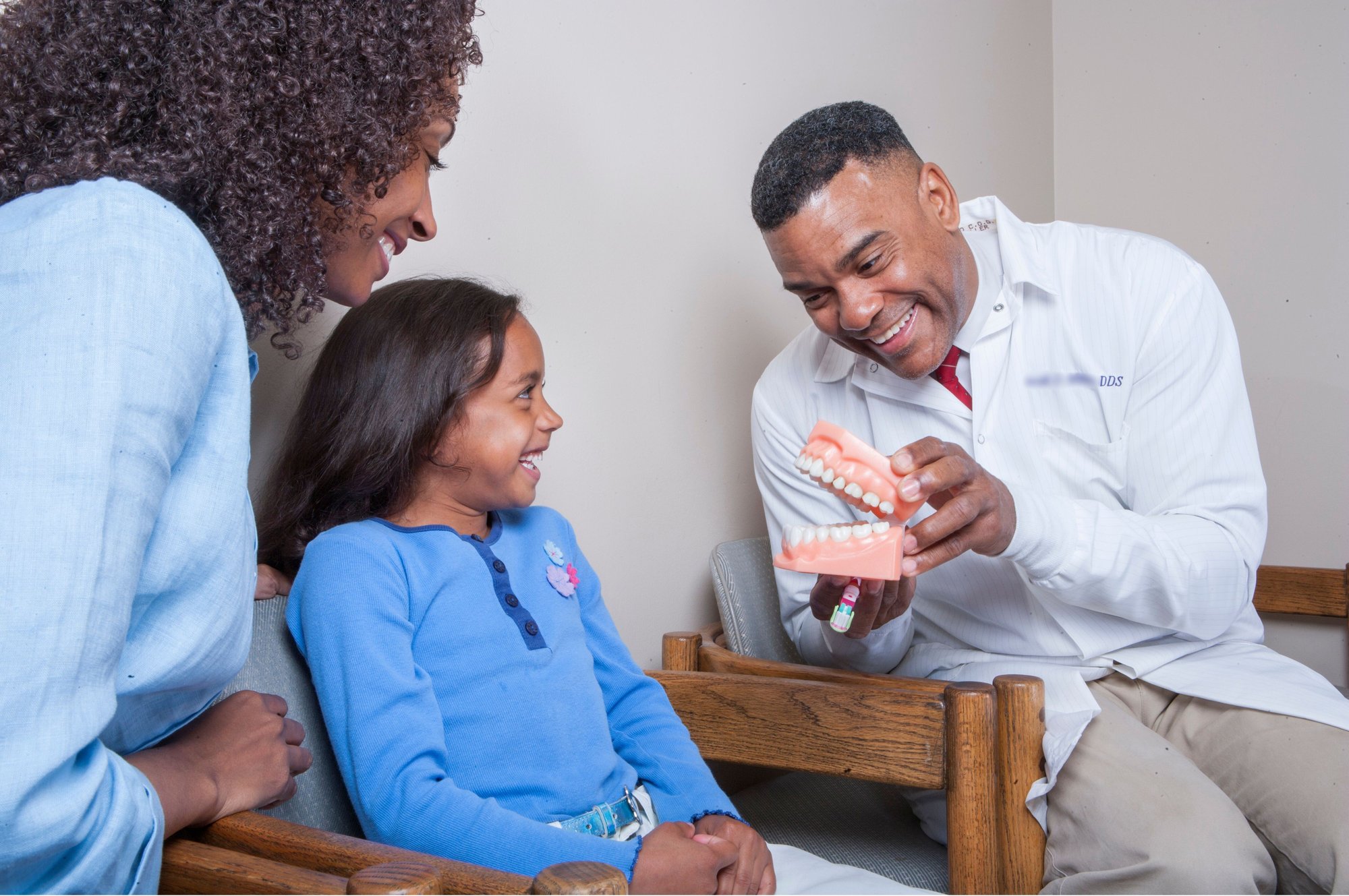 Male dentist and girl_1